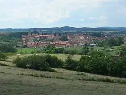 Pohled na Jaroměřice z cesty k vrchu Žabík