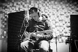 Jaroslav Mikoška natáčí ve studiu EMP