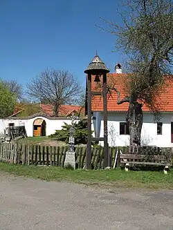 Zvonička na návsi