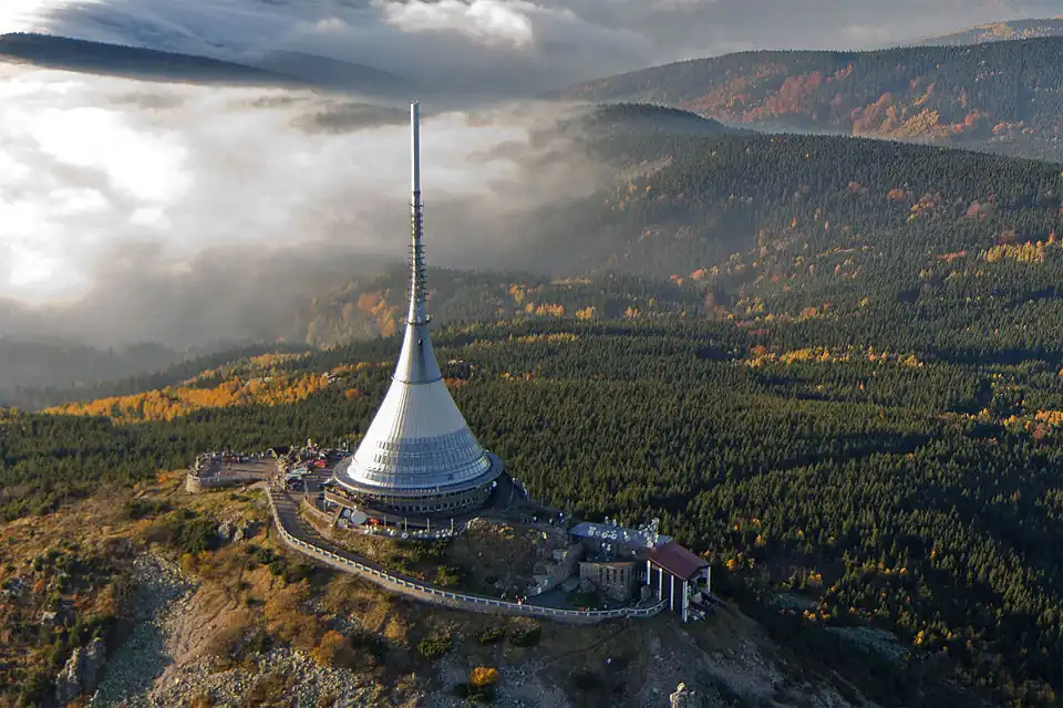 Hotel a vysílač na Ještědu