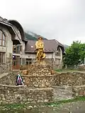 Pomník na počest bačovi (ovčákovi), otevřený v padesátých letech XX století, v roce 2009 obnovený a pozlacený.