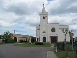 náves s kostelem svaté Kunhuty