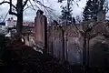 Náhrobky včetně Jakuba Baševiho (vlevo)