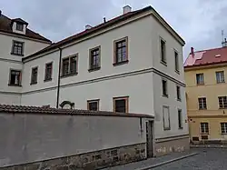 Jičín-Staré Město - bývalá jezuitská nemocnice a lékárna čp. 27.jpg