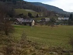 celkový pohled od silnice ze Světlé do Vesce