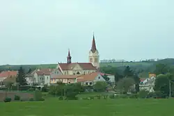 Pohled na kostel, Jiřice u Miroslavi