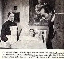 Jiřina Steimarová (uprostřed) ve filmu "Poslední Podskalák" (1940)