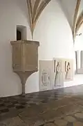Kazatelna v jižní části ambitu