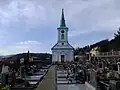 Pohled na hřbitov s kostelem