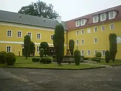 Část zámku z nádvoří