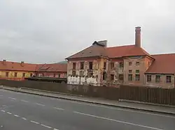 Jince zámek-frontálně.JPG