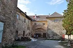 Jindřichův-Hradec-bývalý-františkánský-klášter-u-kostela-svKateřiny2013.jpg