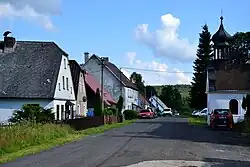 Domy naproti kapli