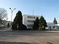Administrativní budova Jitexu se třemi reliéfy od Františka Zedníčka (1956)