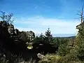 Skály na vrcholu - pohled k severu
