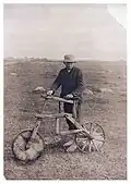 Muž s „vlastním“ kolem (1912)