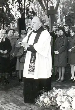 Josef Helikar v 2. polovině 60. let 20. století při obřadech na městském hřbitově v Litoměřicích