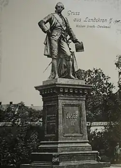Fotografie pomníku na staré pohlednici z roku 1900