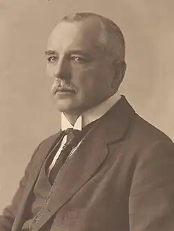 Předseda vlády Julian Nowak