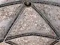 Ornamenty na klenbě v kněžišti