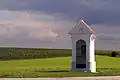Kaplička v krajině v okolí Königsbrunnu