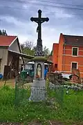 Kříž naproti kapli