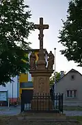 Kříž u kostela