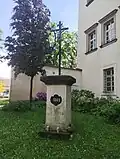 Kříž u kostela