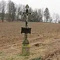 Kříž východně od Chválová směrem na Pelhřimov