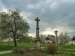 Kříž v Křižanově u hlavní silnice (Q37336690).jpg