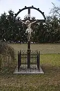 Kříž ve středu obce