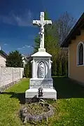 Kříž vedle kaple