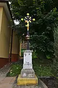 Kříž vedle kaple