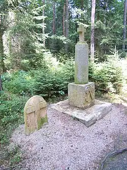 Křížový kámen a boží muka U Řezníka, Bolevec, Plzeň.JPG