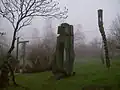 Dřevěné skulptury u galerie