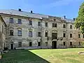 Severní, původně vstupní průčelí hlavní budovy (2023)
