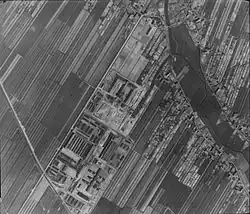 Letecký pohled na koncentrační tábor Neuengamme v dubnu 1945.