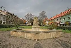 Kašna (Hořice), nám. Jiřího z Poděbrad.JPG