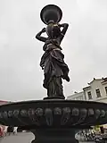 Detail horní části kašny