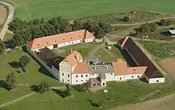 Letecký pohled na hospodářský dvůr