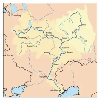 řeka a její povodí zvýrazněna vpravo na mapě povodí Volhy