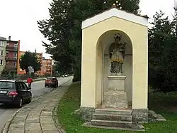 Výklenková kaplička sv. Jana Nepomuckého v Kamenici nad Lipou