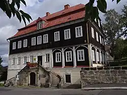 Kamenický Šenov - budova sklářského muzea čp. 69 v ulici Osvobození (4).jpg