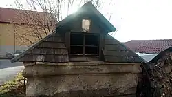 Kamenná kašna v Ostrolovském Újezdu I.jpg