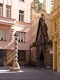 Kubistický kandelábr arch. Emila Králíčka na Jungmannově nám. v Praze.