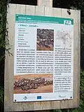 Informační tabule o netopýrech brvitých na chráněném statku čp. 25 v Kanovsku u Vlkoše