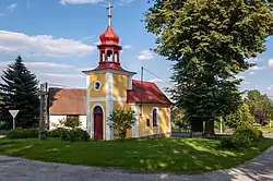 Kaple na návsi