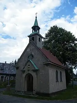 Pohled od jihozápadu před instalací pamětních desek (2010)