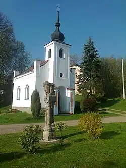 Kaple na návsi