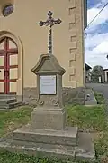 Kříž před kaplí